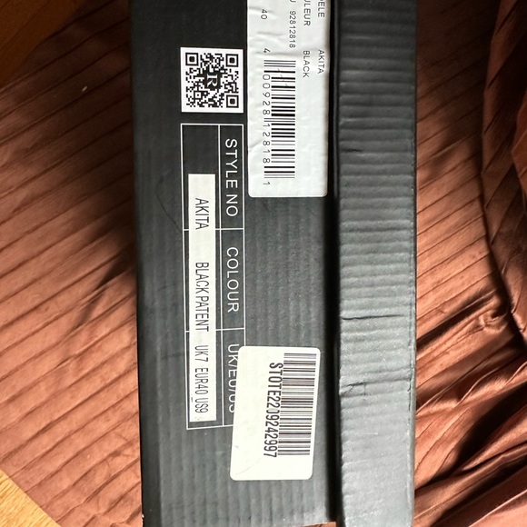 Patent Platform Shoes - Picture 2 of 6